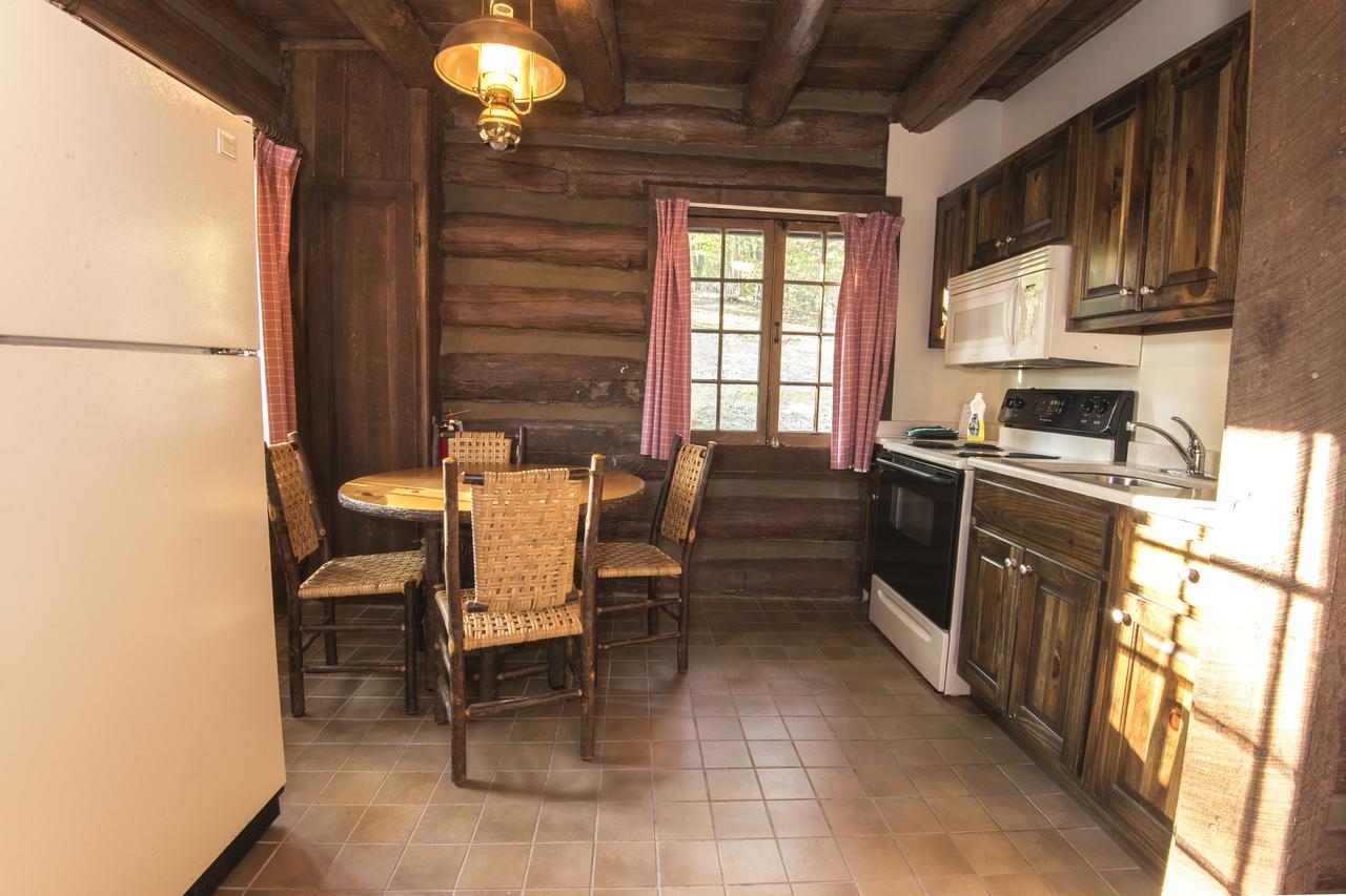 Pine Mountain State Resort Park Pineville Exterior photo